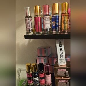 VARIETY OF ROLL ON OILS THAT SMELL AMAZING AND LAST! THEY DO NOT CONTAIN ALCOHOL